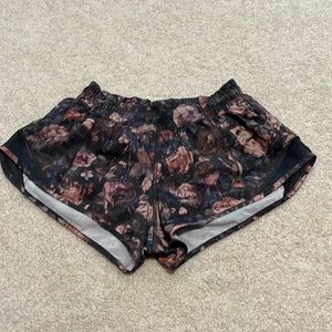 Lululemon Like New Frosted Rose Multi Hotty Hot Shorts Size 4